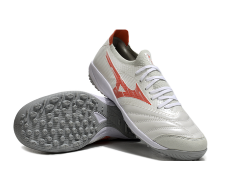 11. Mizuno TF – Blanco/Rojo
