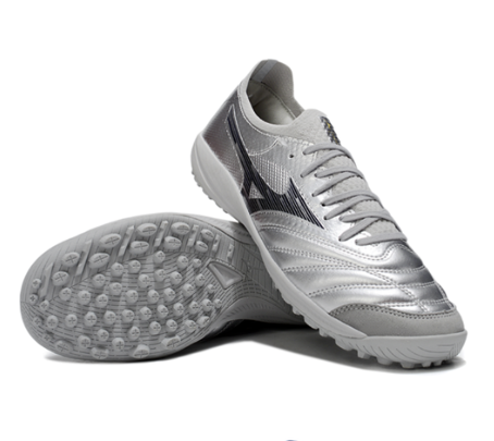13. Mizuno TF – Plata/Negro