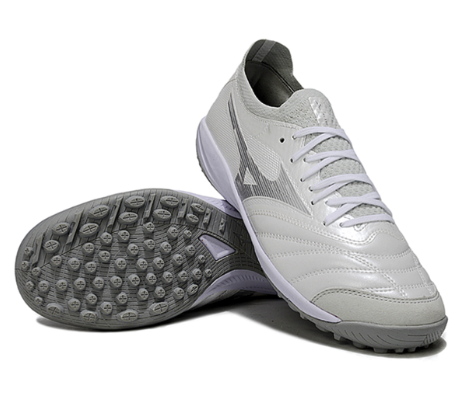 14. Mizuno TF – Blanco/Gris