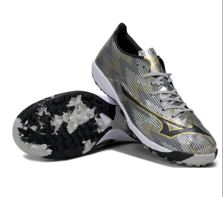 20. Mizuno TF – Plata/Oro