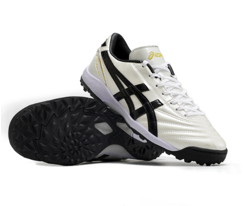 6. Asics TF – Blanco/Negro